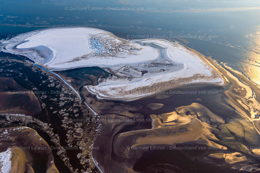 4044150 | winterliche Kachelotplate und Memmert bei Juist