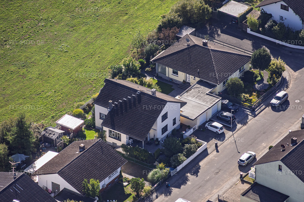 Luftbild: Landrat-Pfeifer-Straße im Ortsteil Sickenhofen in Babenhausen im Bundesland Hessen in Deutschland. – Foto: IMG_159076.jpg vom 22.09.2026 durch Werner Riehm/FLY-FOTO.de – Auflösung des Originals: 5473 x 3649 px