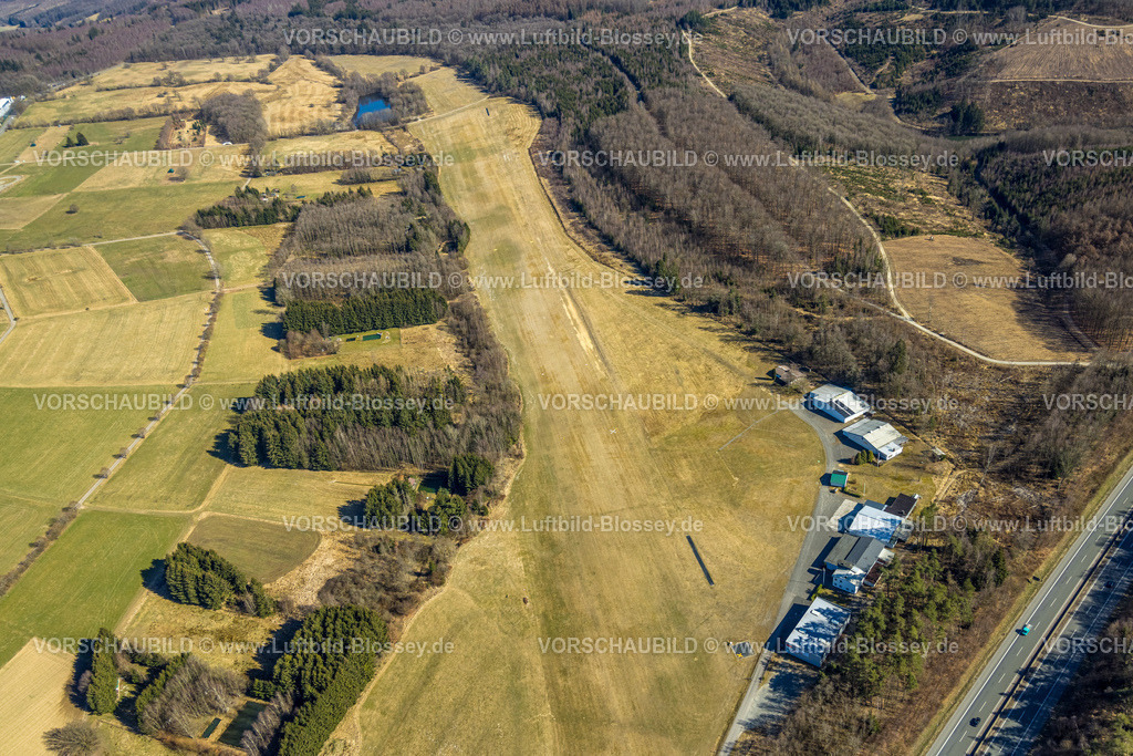 Wenden250307328FlugplatzHuensborn | Luftbild, Flugplatz Hünsborn Startbahn und Landebahn, Waldgebiet und Autobahn A45, Hünsborn, Wenden, Sauerland, Nordrhein-Westfalen, Deutschland