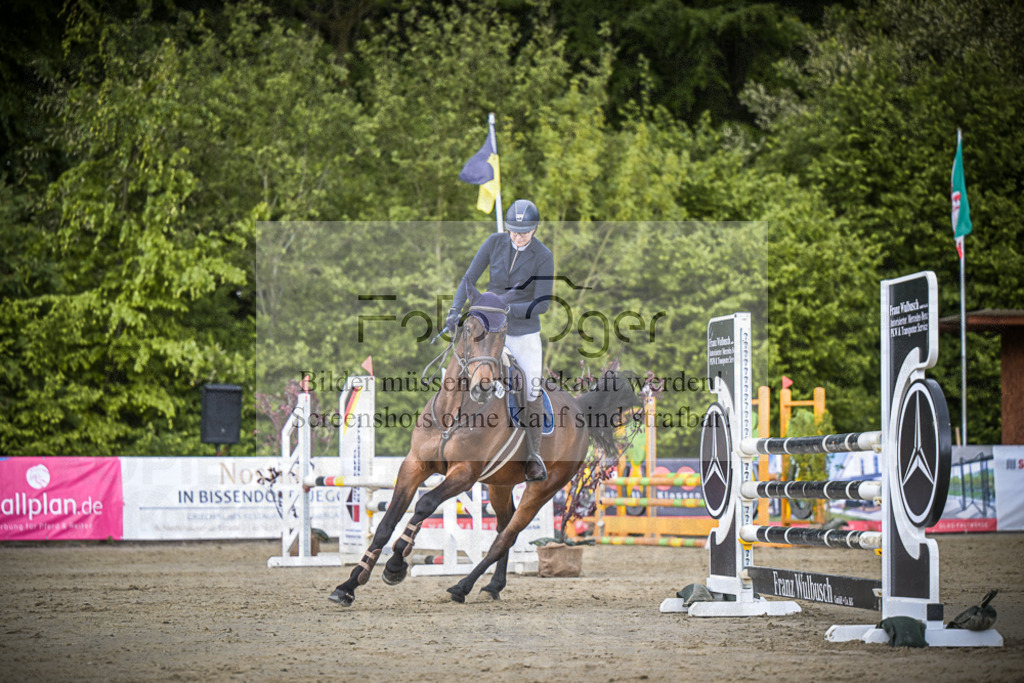 DOS_7203 | Entdecke hochwertige Reitturnierfotos von Foto Oger. Professionell, emotional und authentisch – jetzt Lieblingsmomente im Shop bestellen.Deutschlandweite Turnierfotografie. - Realisiert mit Pictrs.com