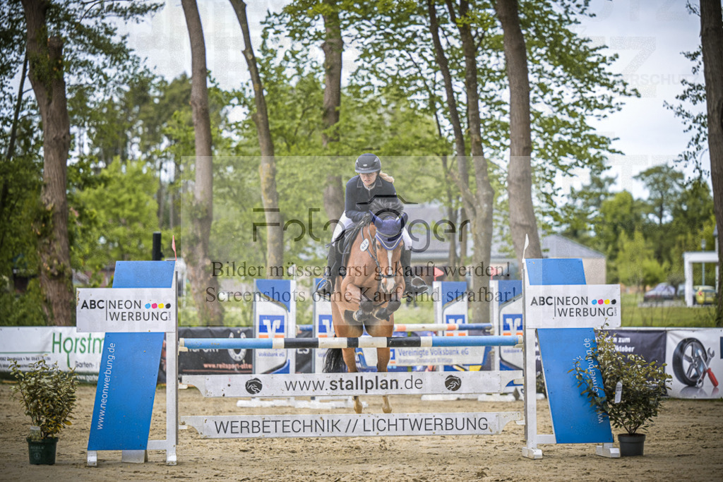 DOS_8891 | Entdecke hochwertige Reitturnierfotos von Foto Oger. Professionell, emotional und authentisch – jetzt Lieblingsmomente im Shop bestellen.Deutschlandweite Turnierfotografie. - Realisiert mit Pictrs.com