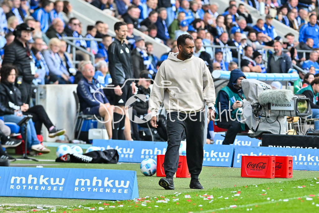1. FC Magdeburg - Fortuna Düsseldorf | im Bild Daniel THIOUNE Trainer Fortuna Duesseldorf in Aktion / Einzelfoto / Freisteller / 2. Bundesliga: 1. FC Magdeburg - Fortuna Duesseldorf, Avnet-Arena am 18.05.2025 / DFL REGULATIONS PROHIBIT ANY USE OF PHOTOGRAPHS AS IMAGE SEQUENCES AND/OR QUASI-VIDEO