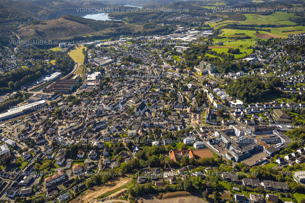 Attendorn230908900 | Luftbild, Altstadt, Kirche St. Johannes Baptist, Alter Markt und Südsauerlandmuseum, Attendorn, Sauerland, Nordrhein-Westfalen, Deutschland