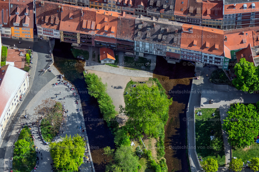 4025644 | ERFURT 06.05.2020 Historische Alte Brücke " Krämerbrücke Erfurt " über die Gera im Ortsteil Altstadt in Erfurt im Bundesland Thüringen, Deutschland. Weiterführende Informationen bei: Landeshauptstadt Erfurt. // Historic Old Bridge " Kraemerbruecke Erfurt " across Gera in the district Altstadt in Erfurt in the state Thuringia, Germany. Further information at: Landeshauptstadt Erfurt. Foto: Gerhard Launer