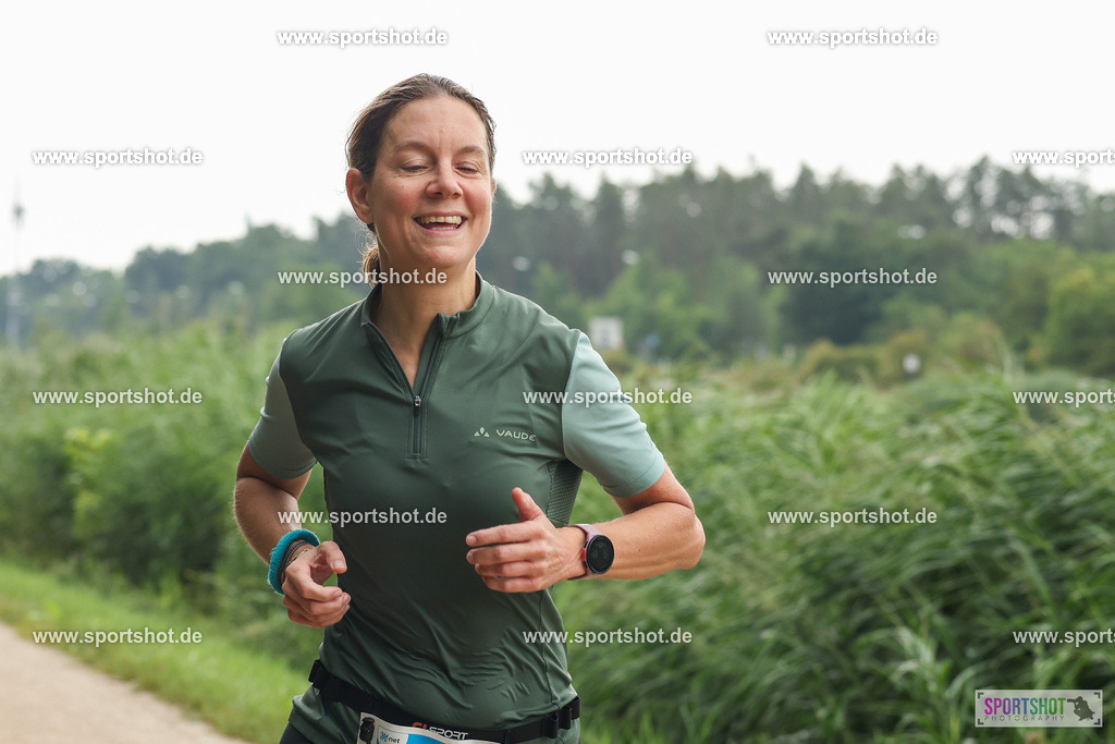 LUR_1769 | 34. M-net Erlanger Triathlon 2025 #erlangertriathlon  #mnettriathlon2025 #mnettriathlon #team #olympischedistanz #mitteldistanz #triathlon #maindonaukanal  #erlangertriathlon2025 #yourpictrs #tv1848 #tv1848erlangen  #triathlonbayern #sportinerlangen #demsportverbunden #sportshot_your_pictrs Copyright: www.sportshot.de