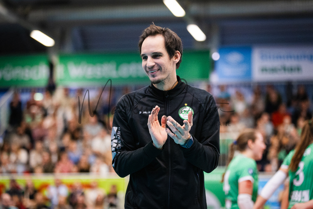 Volleyball, 1. Bundesliga Frauen, Hauptrunde, 1. Spieltag, Saison 2025/2026: USC Münster - SSC Palmberg Schwerin | 1. Bundesliga Frauen, Hauptrunde, 1. Spieltag, Saison 2025/2026, USC Münster empfängt SSC Palmberg Schwerin in der Sporthalle Berg Fidel in Münster. Foto: sportfotografie.ms | Markus Paletta - Realisiert mit Pictrs.com