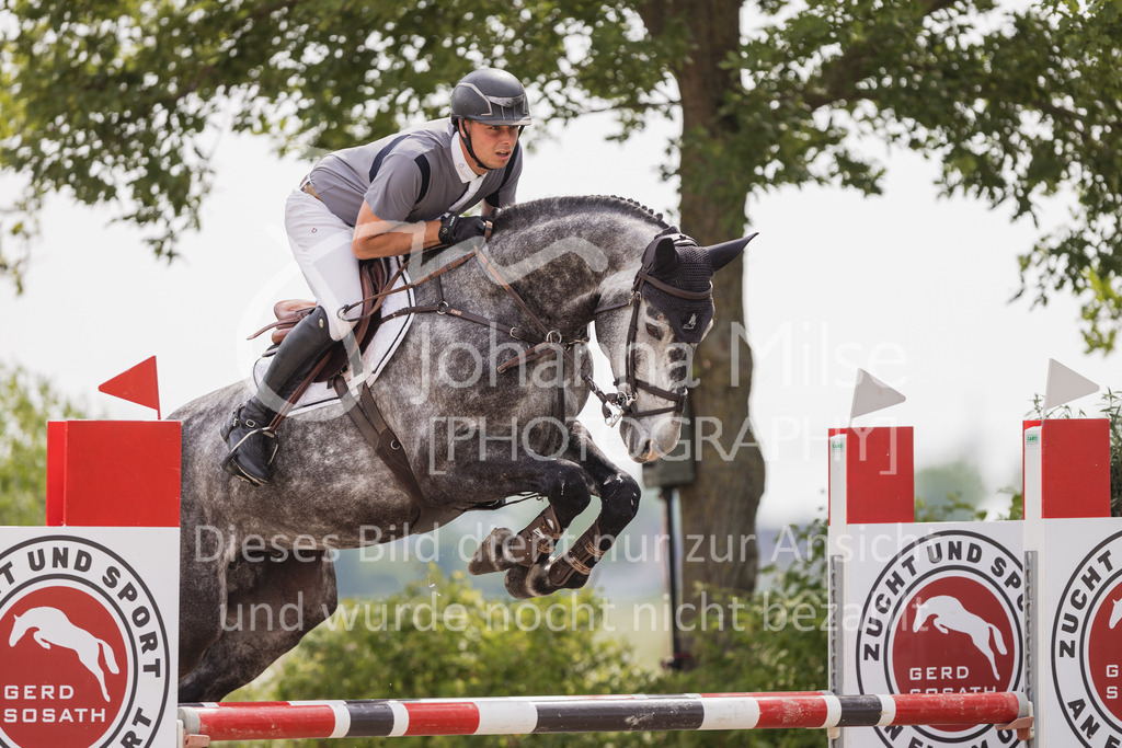 230616_Lemwerder_Springpf-M-714 | Deine schönsten Turniermomente als professionelle Fotos! Entdecke hochwertige Pferdesport-Fotografie im Online-Shop. Jetzt Fotos finden & bestellen!