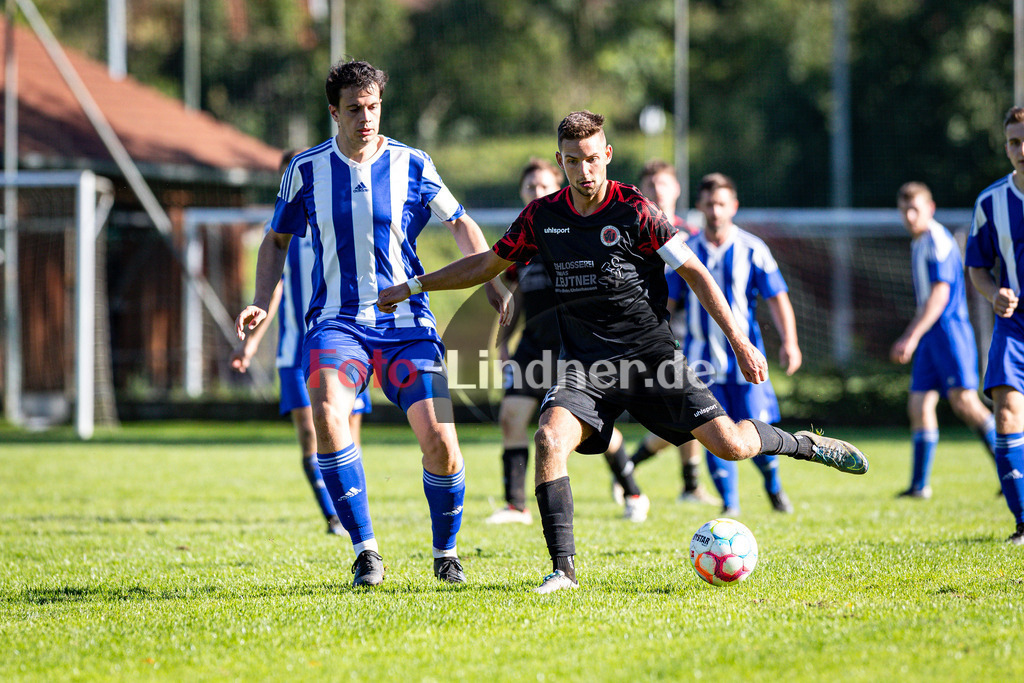 SV Unterhausen gegen FSV Höhenrain II | Fußball Herren A-Klasse Gruppe 5 Zugspitze 2024/25 7. Spielttag, SV Unterhausen gegen FSV Höhenrain II, 20250914,Zweikampf,2025-09-14 in Unterhausen (Sportplatz Obersöchering), Florian BRÜCKLMEIER (FSV Höhenrain II Kapitän 9), Julian BITTNER (SV Unterhausen Kapitän 9)Copyright: WolfgangxLindner www.foto-lindner.de