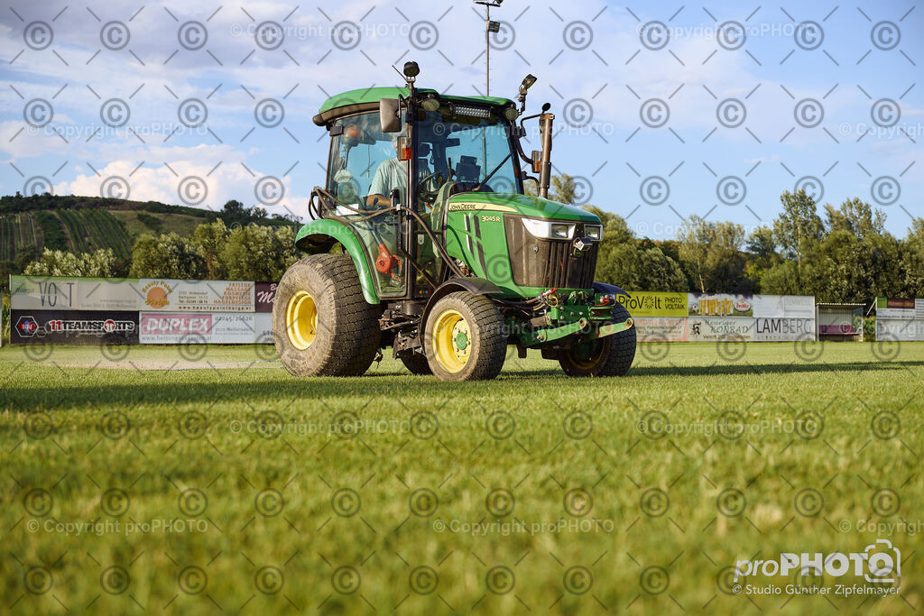 202507_Rernböck-Rasen_NZ9_1374 | proPHOTO - Realisiert mit Pictrs.com