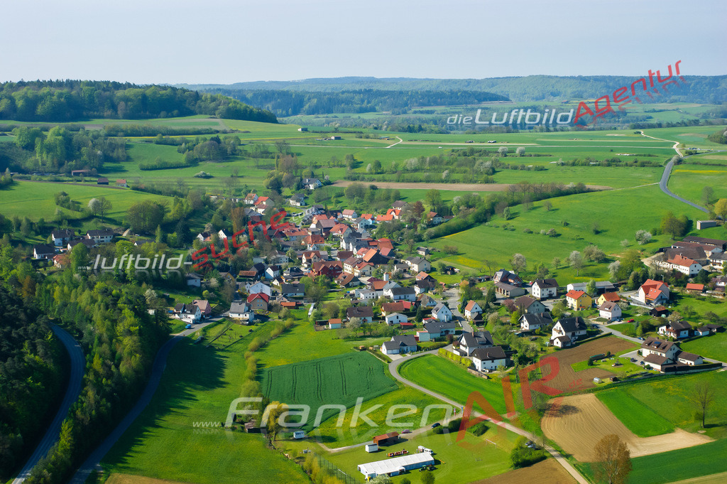 Luftbild von Oberlangheim Lichtenfels - Luftaufnahme wurde 2008 von https://frankenair.de mittels Flugzeug (keine Drohne) erstellt - die Geschenkidee