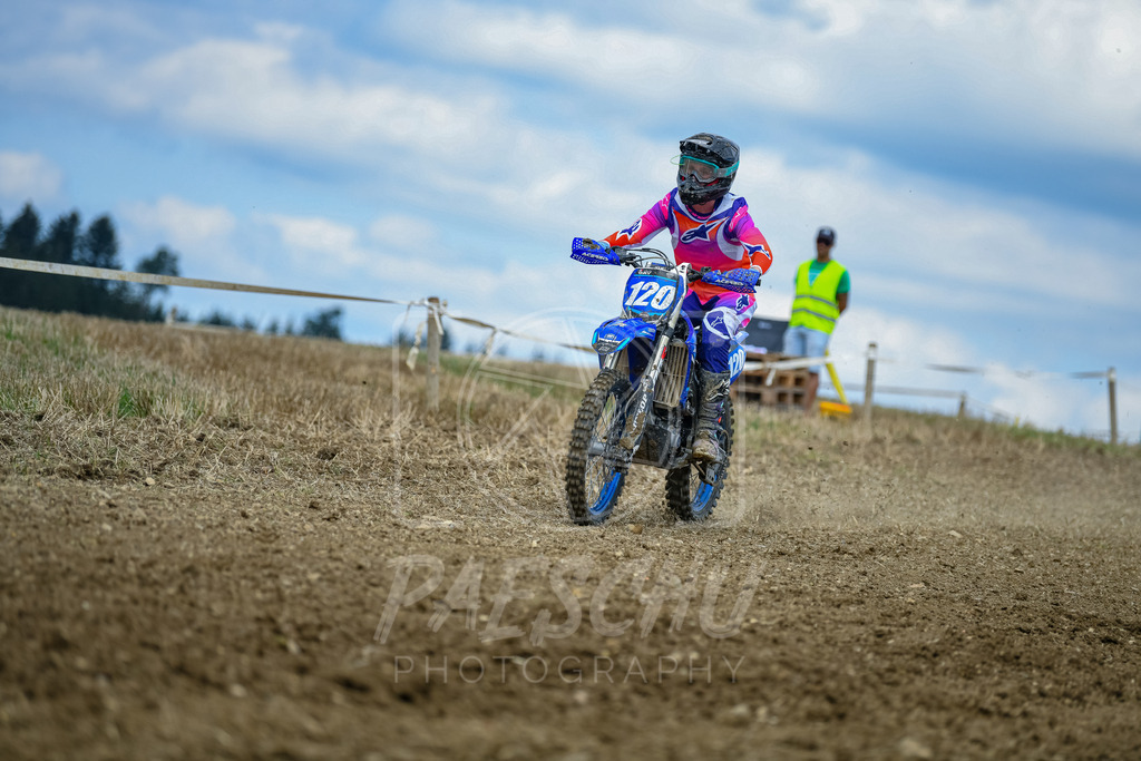 Lady (177) | Paeschuphoto Shop - Wer nicht sucht der auch nicht findet.Ob Motocrossbilder oder von einem besuchtem Spiel, Hauptsache Action. - Realisiert mit Pictrs.com