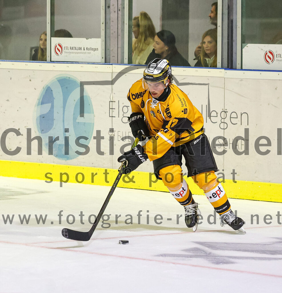 2025-08-22_082_TSV_Erding_gegen_EV_Fuessen | Erding, Deutschland, 22.08.2025:Eishockey, Oberliga Süd 2025 / 2026, Testspiel, TSV Erding gegen EV Füssen, Endergebnis: 1:4Pius Seitz (EV Füssen, #17)Foto: Christian Riedel / fotografie-riedel.net