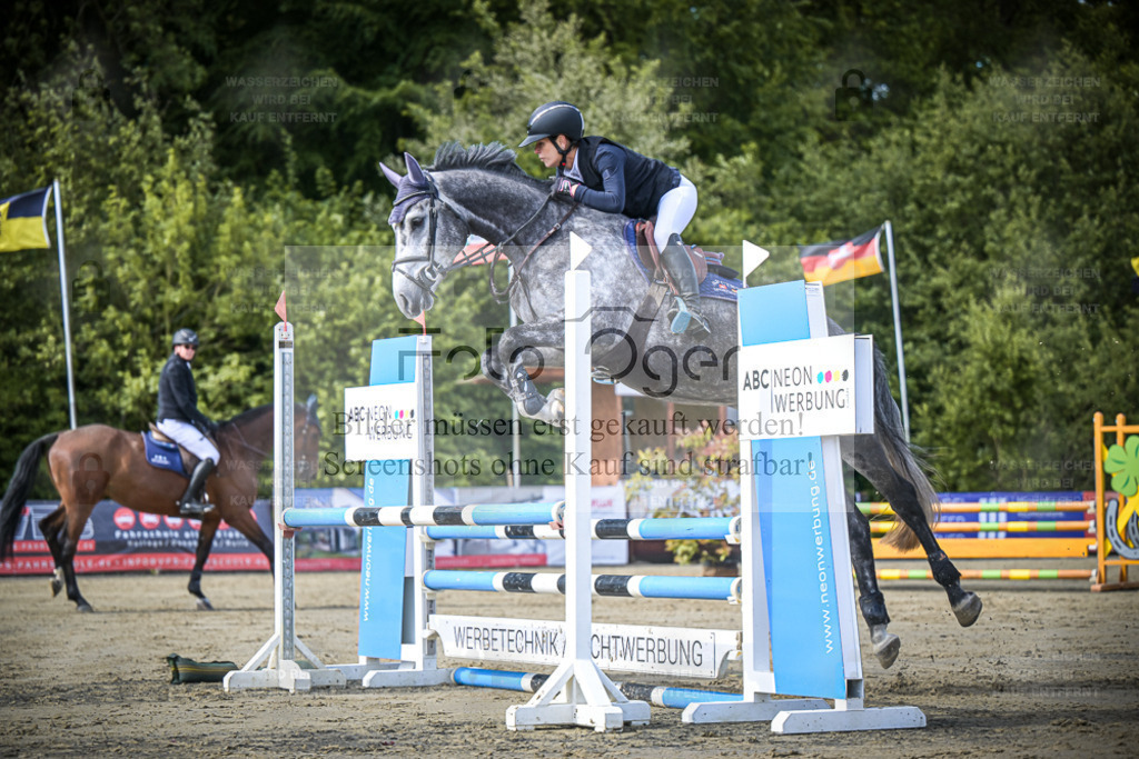 DOS_8056 | Entdecke hochwertige Reitturnierfotos von Foto Oger. Professionell, emotional und authentisch – jetzt Lieblingsmomente im Shop bestellen. - Realisiert mit Pictrs.com