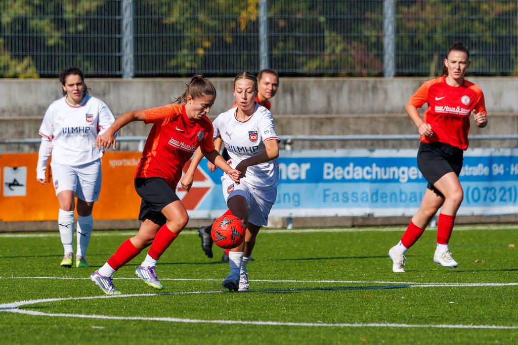 FCHHÜT_251003_3005 | 1.FC Heidenheim 1846 II vs. TSV Hüttlingen, Fußball, Frauen, Bezirkspokal, 2025/2026, 1.Runde, 03.10.2025 in Mergelstetten, Sportplatz 2(Foto: Michael Bulling) - Realisiert mit Pictrs.com