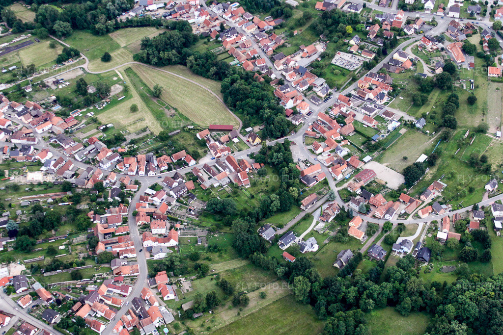 Vue aérienne: Vue de la ville à Scheibenhard dans le département Bas Rhin, France. Photo: IMG_19044.jpg prise le 20/06/2009 par Werner Riehm/FLY-FOTO.euRésolution de l'original: 3827 x 2552 px
