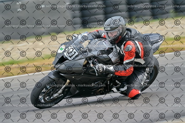 25bt05-1600 | markuskiefer.com - Realisiert mit Pictrs.com