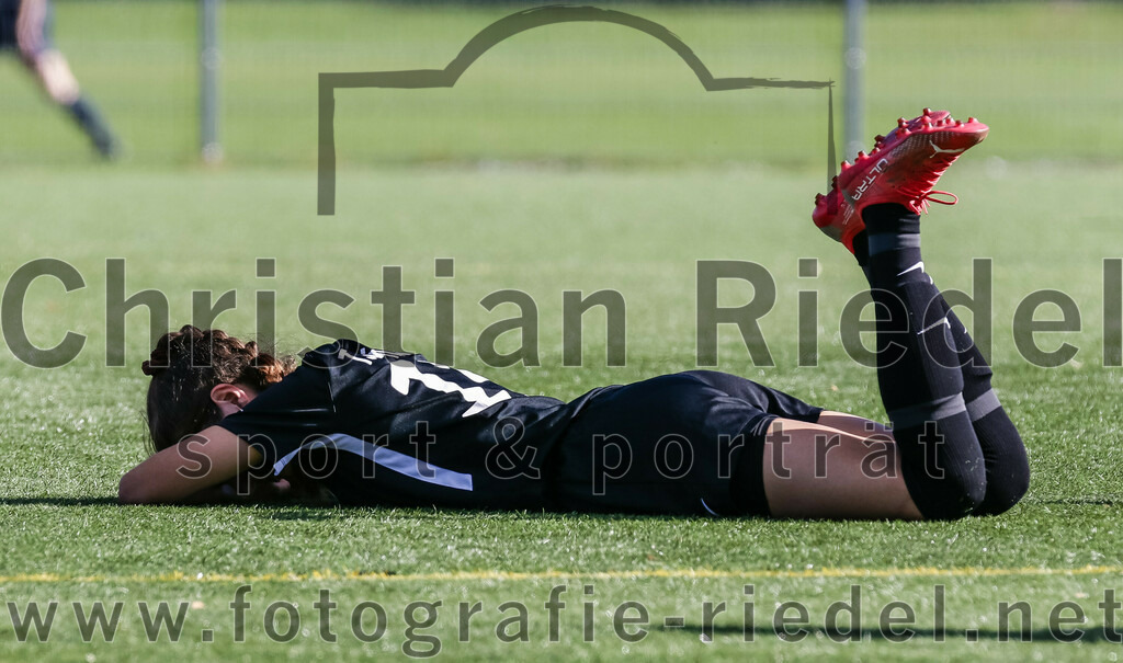 2023-10-21_060_FC_Langengeisling_gegen_TSV_Eching | Erding, Deutschland, 21.10.2023:
Fußball, Bezirksoberliga 2023 / 2024, 8. Spieltag, FC Langengeisling gegen TSV Eching, Endergebnis: 0:0

Anika Aberl (TSV Eching, #15)

Foto: Christian Riedel / fotografie-riedel.net