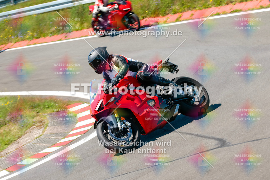 Moto-TeamOBK-21913 | Hier findet Ihr Bilder von Touristenfahrten auf der Nürburgring Nordschleife oder von anderen Veranstaltungen die ich besucht habe. Viel Spass beim Durch Schauen 