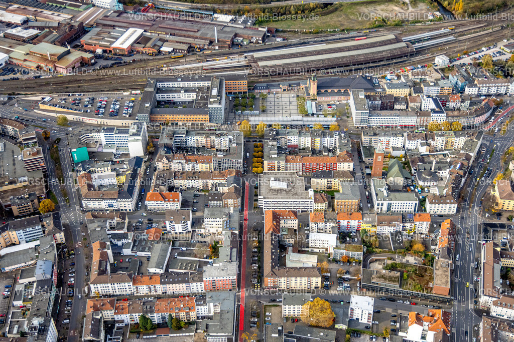 Hagen251101192 | Luftbild, City Innenstadt, Hbf Hauptbahnhof mit Bahnhofsvorplatz und Bahnhofstraße Einkaufsstraße, Martin-Luther-Kirche, ehemals Kirche der Evangelischen Kirche von Westfalen, nun Kindertagesstätte, Moschee Islamischer Kulturverein, herbstliche Bäume, Mittelstadt, Hagen, Ruhrgebiet, Nordrhein-Westfalen, Deutschland