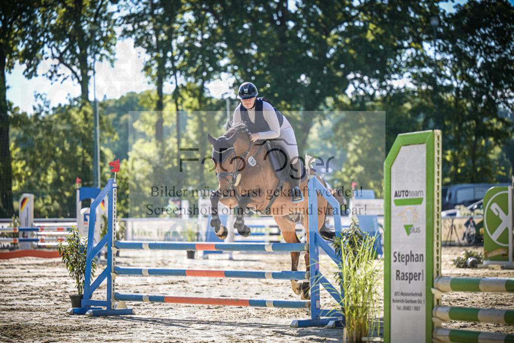 DOS_3205 | Entdecke hochwertige Reitturnierfotos von Foto Oger. Professionell, emotional und authentisch – jetzt Lieblingsmomente im Shop bestellen.Deutschlandweite Turnierfotografie. - Realisiert mit Pictrs.com