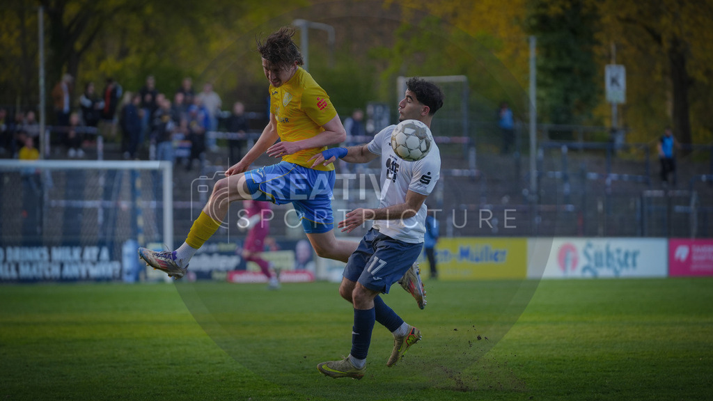 Fußball, Herren, Saison 2025/2026, Regionalliga Nordost, 30. Spieltag, FSV 63 Luckenwalde vs. SV Babelsberg 03, Freitag 17.04.2026, Karl-Liebknecht-Stadion Potsdam | Fußball, Herren, Saison 2025/2026, Regionalliga Nordost, 30. Spieltag, FSV 63 Luckenwalde vs. SV Babelsberg 03, Freitag 17.04.2026, Karl-Liebknecht-Stadion Potsdam, Im Bild: Sofiene Jannene (l. Luckenwalde) und George Didoss (r. Babelsberg) - Realisiert mit Pictrs.com