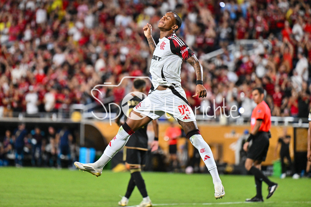 Los Angeles FC - CR Flamengo | Jubel nach dem Treffer zum 1-1 druch WALLACE YAN (Flamengo 64) / Tor / Torschuetze / Freude / Happy / FIFA Club World Cup: Los Angeles FC - CR Flamengo, Camping World Stadium am 24.06.2025 / NOT FOR SALE IN USA
