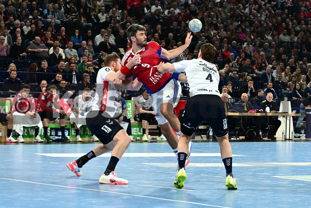 KBS Picture_HSVH-SGFl-Handewitt_015 | v.l. Blagotinsek Blaz (SG Fl.-Handewitt) , Lassen Arenth Jacob (HSV Hamburg) , Golla Johannes (SG Fl.-Handewitt) ,Sportarena :  Barclays Arena Hamburg, - Realisiert mit Pictrs.com