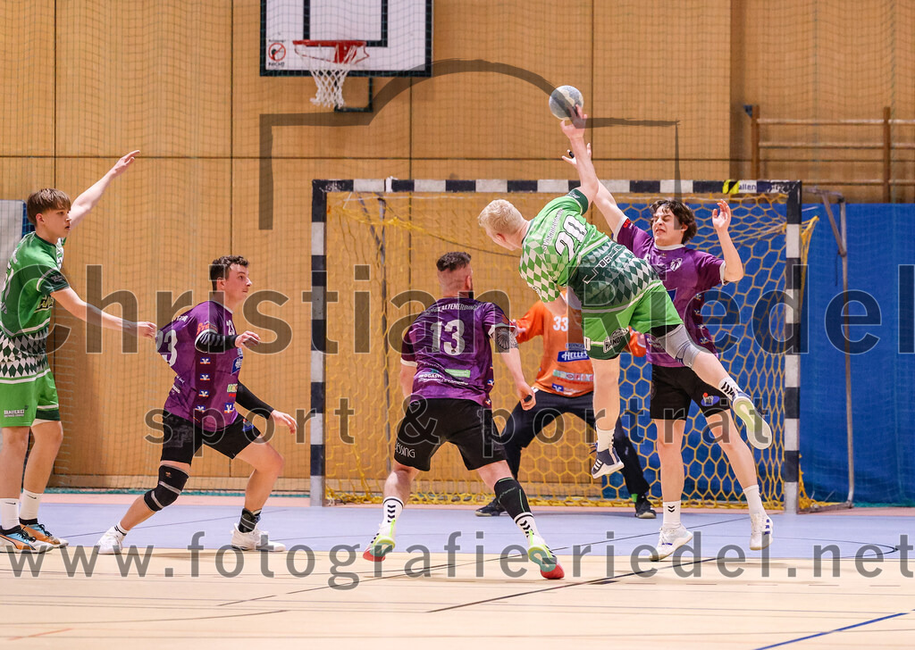 2025-03-15_069_SpVgg_Altenerding_gegen_TSV_Schleissheim | Erding, Deutschland, 15.03.2025:Handball, Bezirksoberliga Männer 2024 / 2025, 18. Spieltag, SpVgg Altenerding gegen TSV Schleißheim, Endergebnis: 32:27Moritz Sturm (SpVgg Altenerding, #23), Sebastian Forster (SpVgg Altenerding, #13), Mike Matser (TSV Schleissheim, #20), Jabob Köhler (SpVgg Altenerding, #6)Foto: Christian Riedel / fotografie-riedel.net