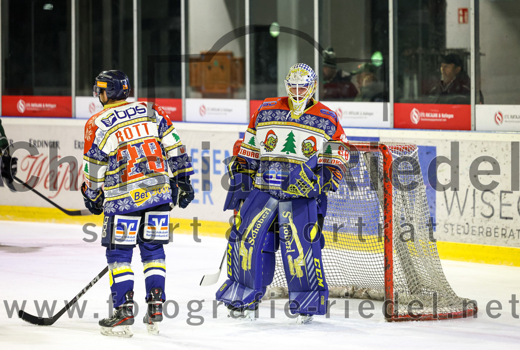 2022-12-09_122_TSV_Erding_gegen_EHC_Waldkraiburg | Erding, Deutschland, 09.12.2022:
Eishockey, Bayernliga 2022 / 2023, 19. Spieltag, TSV Erding gegen EHC Waldkraiburg, Endergebnis: 9:2

Thomas Rott (EHC Waldkraiburg, #20), Torwart Kevin Yeingst (EHC Waldkraiburg, #80)

Foto: Christian Riedel / fotografie-riedel.net