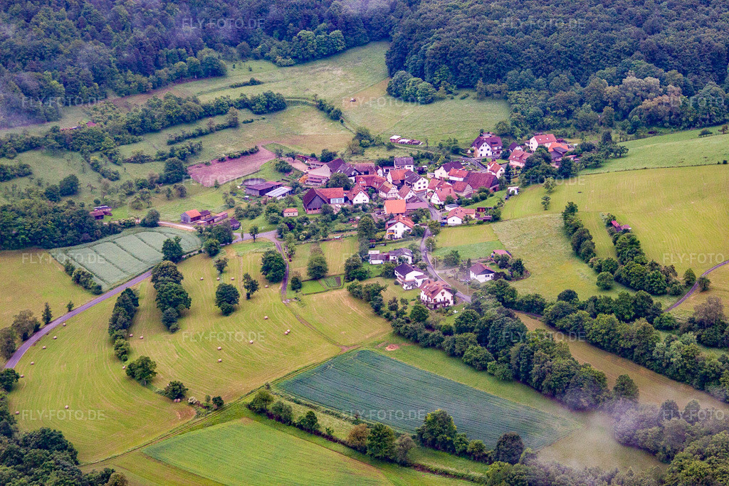 Luftbild: Ortsteil Ochsenthal im Ortsteil Morlesau in Hammelburg im Bundesland Bayern in Deutschland. Foto: IMG_65986.jpg vom 30.05.2014 durch Werner Riehm/FLY-FOTO.de