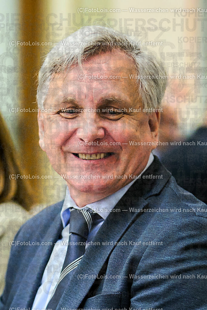 ALP6414_TdBerufsfotografie_Diskussion KI_Aurednik Michael | (C)FotoLois.com, Alois Spandl, Tage der NÖ Berufsfotografie in Baden, Posiumsdiskussion um die Künstliche Inteligenz in der Fotografie im Arnulf Rainer Museum Baden mit Gisela Kayser (Kuratorin und ehemalige künstlerische Leiterin und GF des Freundeskreis Willy-Brandt-Haus Berlin) Peter-Matthias Gaede (Journalist, ehem. Chefredakteur GEO), Michael Schnabl (Berufsfotograf in Graz, KI-Künstler), Christoph Künne (Docma), Michaela Habinger (Berufsfotografin NÖ), Michael Aurednik (Rechtsanwalt der NÖ Berufsfotografie), Christian Schörg (Landesinnungsmeister NÖ), Fr 6. Oktober 2023.