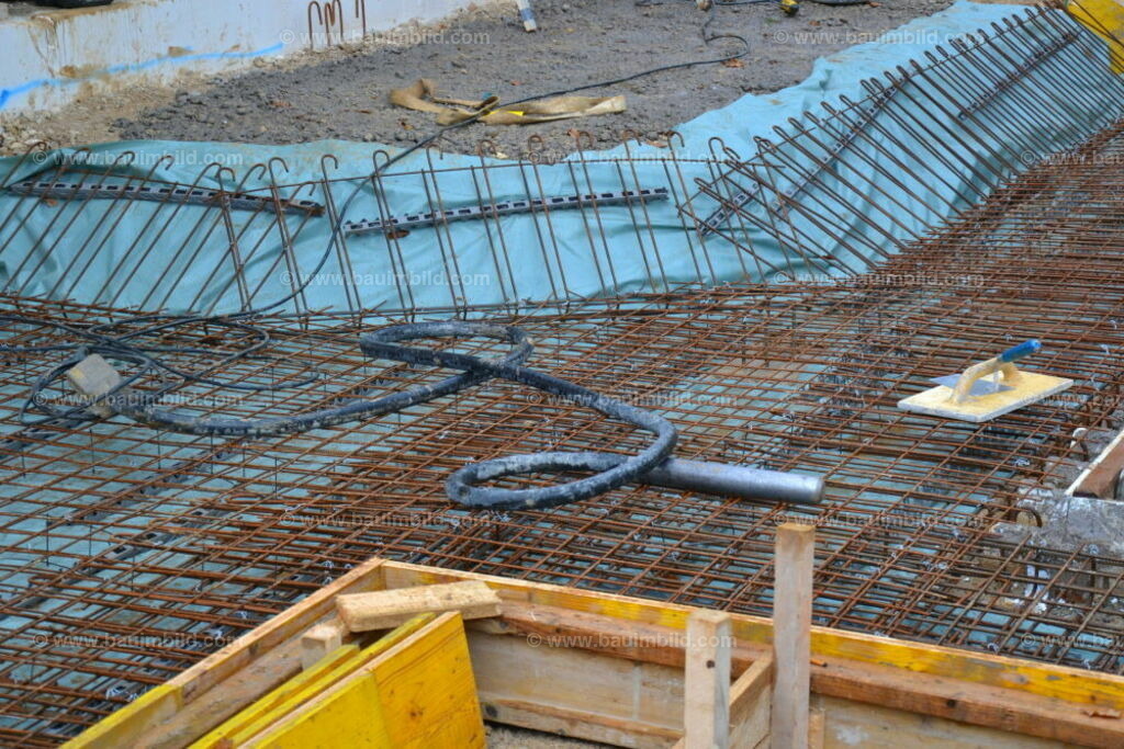 bib-lg04-betonarbeiten-0382 | Nach LV-Leistungsgruppen sortierte Detailfotos über den Bau eines Hauses. Alle Hausbau-Bilder direkt vom Urheber und Autor der Website Haus-Selber-Bauen.com