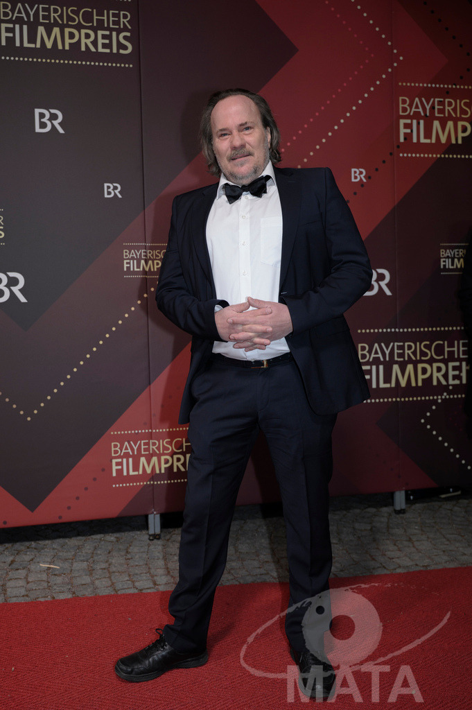 _DWI4621 | Sascha Maaz bei der Verleihung des 47. Bayerischen Filmpreises 2026  im Prinzregententheater. München, Deutschland. Der Bayerische Filmpreis wird seit 1979 von der Bayerischen Staatsregierung verliehen, um die Bedeutung des Kinofilms als Kulturgut herauszustellen - Realisiert mit Pictrs.com