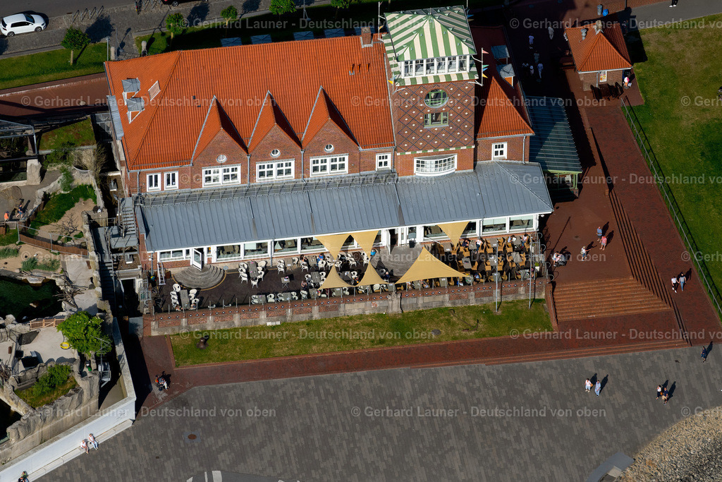 4030244 | BREMERHAVEN 01.06.2020 Tische und Sitzbänke der Freiluft- Gaststätte " Strandhalle " in Bremerhaven im Bundesland Bremen, Deutschland. Weiterführende Informationen bei: Strandhalle Bremerhaven  Strandhalle Gastro GmbH. // Tables and benches of open-air restaurant " Strandhalle " in Bremerhaven in the state Bremen, Germany. Further information at: Strandhalle Bremerhaven  Strandhalle Gastro GmbH. Foto: Gerhard Launer