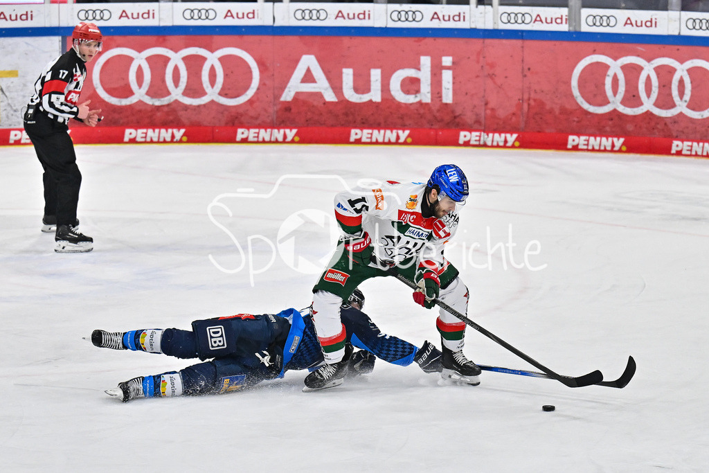 ERC Ingolstadt - Augsburger Panther  | im Duell Riley SHEEN (ERC Ingolstadt #91) und Mick KOEHLER (Augsburger Panther #11) / Zweikampf / DEL: ERC Ingolsdtadt - Augsburger Panther, Saturn Arena am 10.01.2025
