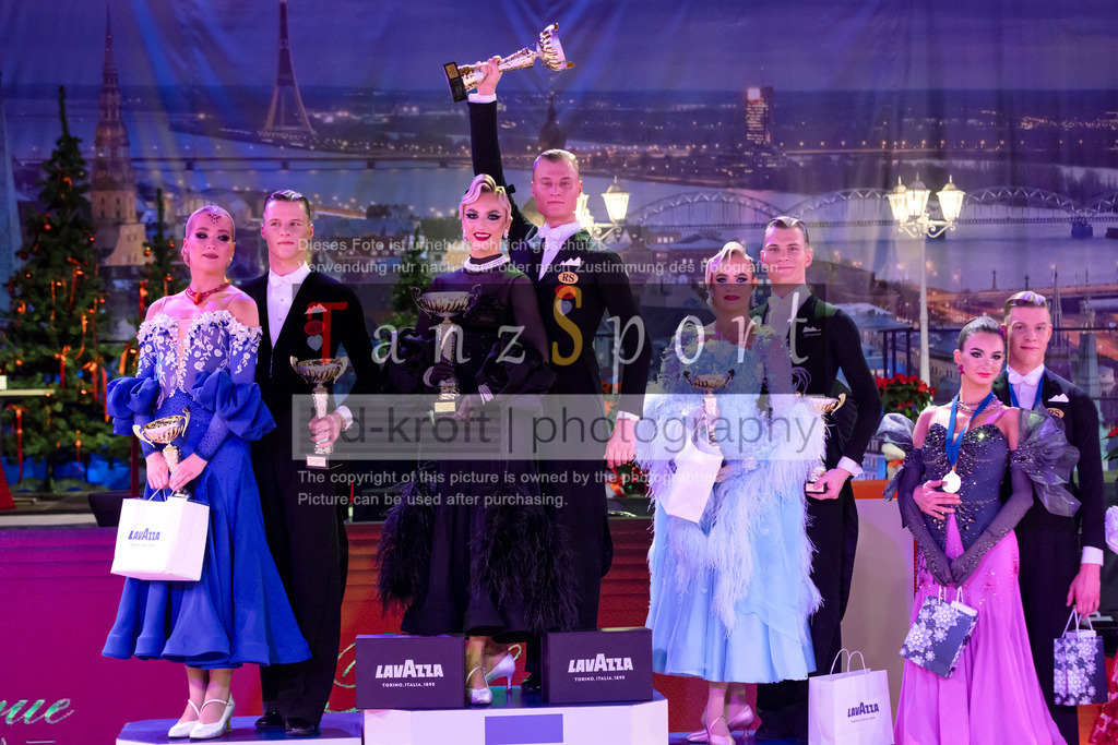 20241215_WDSF_Int_Open_Std-Riga-9979 | Tanzsportbilder, Standardtanz, Lateintanz, WDSF, DTV, LTVB, dancecomp, goc, hessen tanzt, blaues band der spree, walzer, tango, wiener walzer, slowfox, quickstepp, samba, rumba, cha-cha-cha, paso doble. jive, hd-kroft photography, turniertanzsport