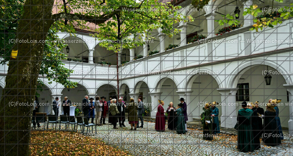 ALP3310_Jeanne de Ferrette_Schloss-Scheibbs | (C)FotoLois.com, Alois Spandl, 700stes Hochzeitsjubiläum - Albrecht II. mit Johanna von Pfirt in Thann (FR) im März 2024. Empfang des Organistionskommitees aus der Region Ferrette (Pfirt)/Thann aus dem Elsass mit Empfang durch die Stadtgemeinde und Bezirkshauptmannschaft Scheibbs im Schloss Scheibbs und anschließender Kranzniederlegung in der Kartausenkirche über der Krypta des Gründerehepaares durch Mitglieder des Templer Ordens im Beisein von Mitgliedern der Goldhaubengruppen, Fr 22. September 2023.