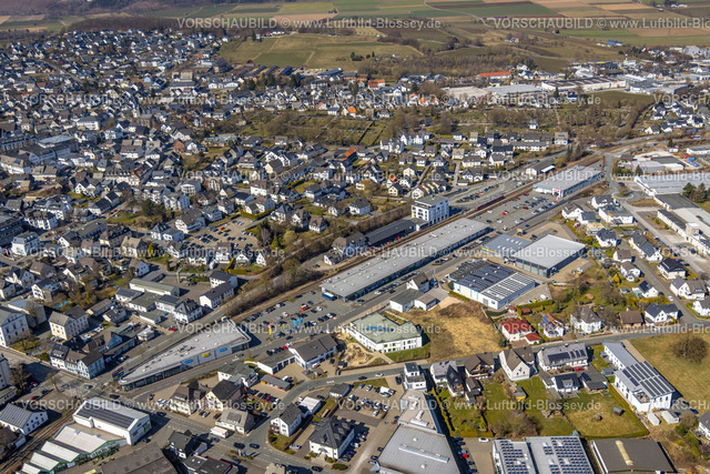 Brilon220303182 | Luftbild, Gewerbegebiet Freiladestraße und Bahnhof Brilon, Brilon, Sauerland, Nordrhein-Westfalen, Deutschland