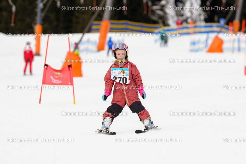 SRF_02.01.2026_0383 | Skirennfotos,Serfaus,Fiss,Ladis,Kinderskirennen,Winter,Tirol,Oberland,skirace,SFL,feelfree,weil wir's genießen,ski,Ski,skifahren,Sonnenplateau, - Realisiert mit Pictrs.com