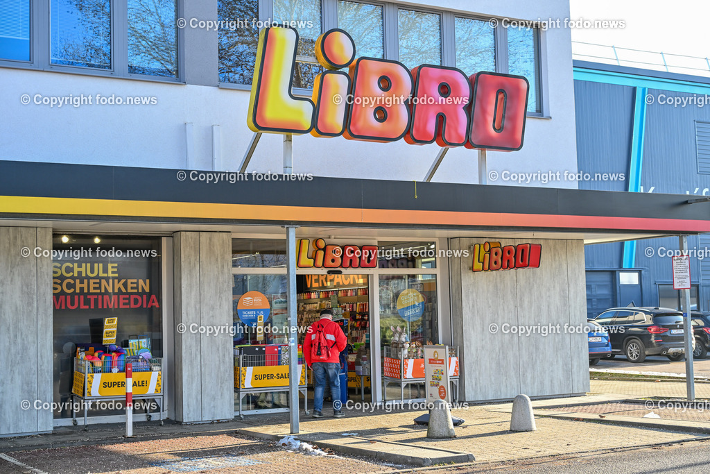 Oberoesterreich_ Leonding_ 18.01.2025-12 | 18.01.2025, Oberoesterreich, AUT, Leonding, im Bild Themenbild, Stadtansichten, Libro, Schreibwaren, Buecher, Spiele, Schulsachen, Bueroartikel, Handel, Einzelhandel, Waren, einkaufen, Schild, Leuchtreklame, Werbung, Reklame