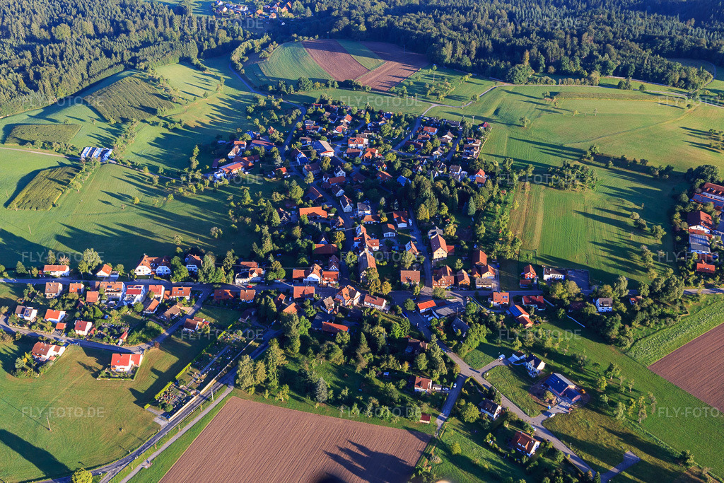 Luftbild: Ortsansicht von Süden im Ortsteil Grab in Großerlach im Bundesland Baden-Württemberg in Deutschland. Foto: IMG_093727.jpg vom 23.08.2016 durch Werner Riehm/FLY-FOTO.de