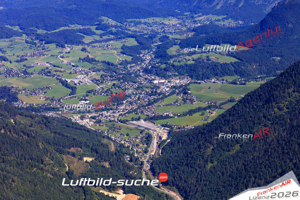 Die Luftaufnahme der Stadt Bad Aussee wurde 2017 vom Flugzeug heraus erstellt ( keine Drohne )- hohe Auflösung für beste Qualität