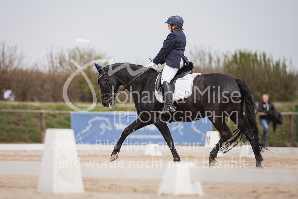 230410_Frühlingsfest_A-Dressur-406 | Deine schönsten Turniermomente als professionelle Fotos! Entdecke hochwertige Pferdesport-Fotografie im Online-Shop. Jetzt Fotos finden & bestellen!