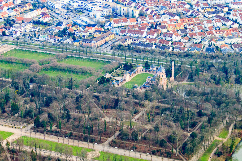 Luftbild: Moschee im Schwetzinger Schlossgarten in Schwetzingen im Bundesland Baden-Württemberg in Deutschland. – Foto: IMG_25092.jpg vom 18.03.2010 durch Werner Riehm/FLY-FOTO.de – Auflösung des Originals: 4300 x 2866 px – Schloss und Schlossgarten Schwetzingen