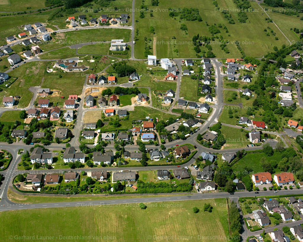 2611124 | HAIGER 09.06.2006 Wohngebiet einer Einfamilienhaus- Siedlung  in Haiger im Bundesland Hessen, Deutschland // Single-family residential area of settlement  in Haiger in the state Hesse, Germany Foto: Gerhard Launer