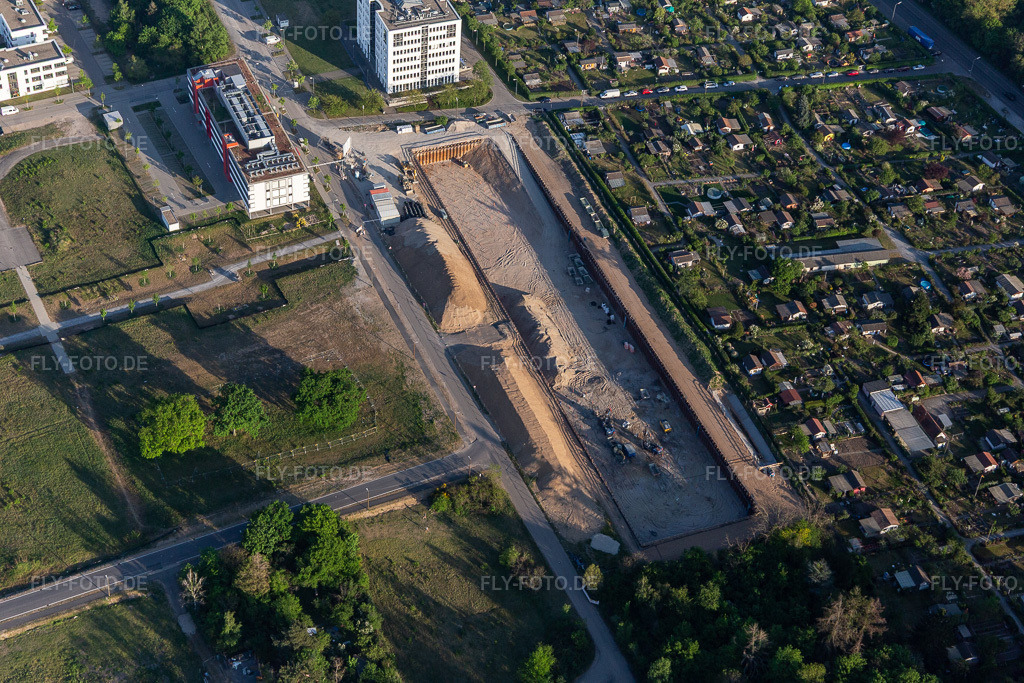 Luftbild: Baustelle im Technologiepark im Ortsteil Rintheim in Karlsruhe im Bundesland Baden-Württemberg in Deutschland. Foto: IMG_120495.jpg vom 23.04.2020 durch Werner Riehm/FLY-FOTO.de