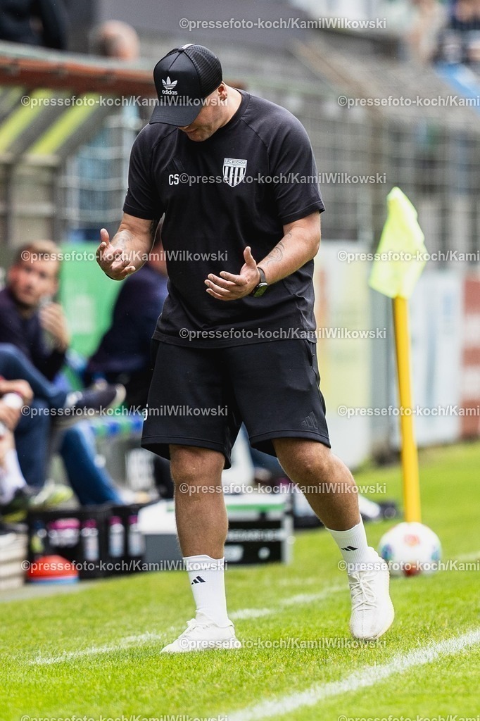 xKWI02082501052 | 02.08.2025, xkwix, Fußball, Regionalliga West, FC Gütersloh - 1. FC Bocholt, Ohlendorf Stadion im Heidewald: Christopher Schorch (Teamchef 1. FC Bocholt) 