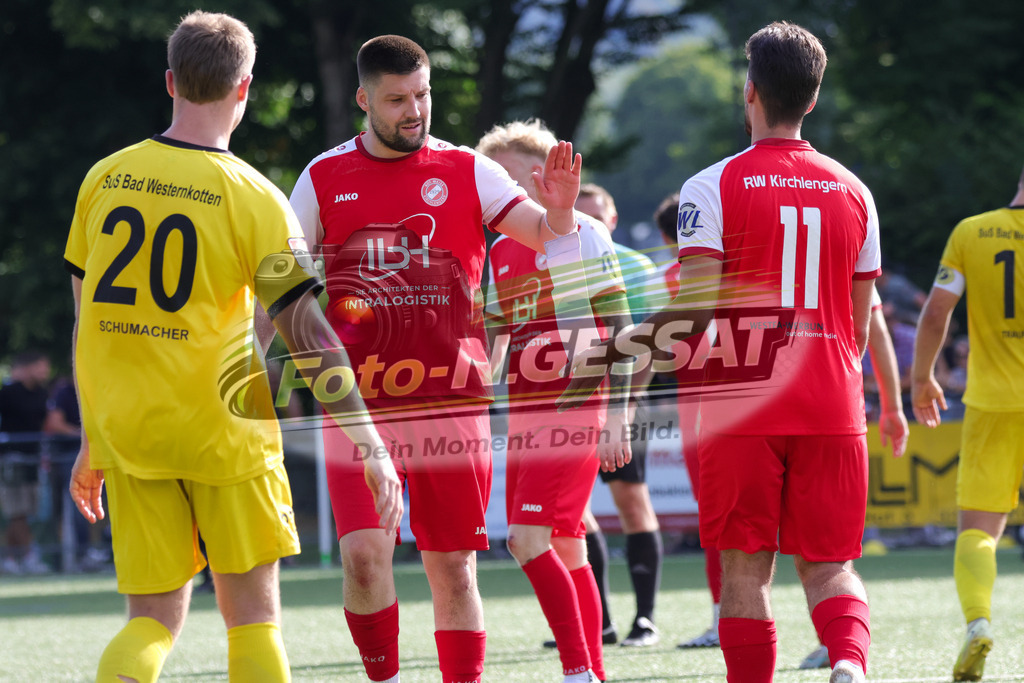 FC RW Kirchlengern - SuS Bad Westernkotten | Auf dem Bild zu sehen: Rot FC RW Kirchlengern v.l.: Dennis Quirin, Florent Berisha  FC RW Kirchlengern, SuS Bad Westernkotten, Saison 26/27, Westfalenliga, Kirchlengern, Deutschland - Realisiert mit Pictrs.com