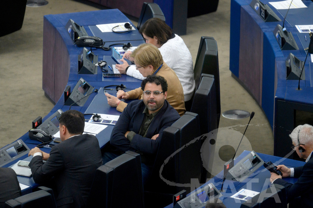 _DWI0227 | Mohammed Chahim (MdEP 2029-2024, Partij van de Arbeid (Niederlande) bei Wiederaufnahme der letzte Plenarsitzung. Das Europäische Parlament in Straßburg, 22.04.2024
 - Realisiert mit Pictrs.com