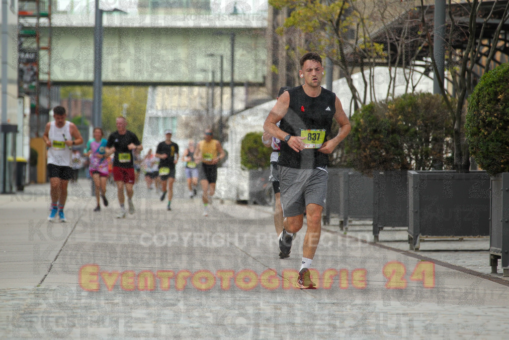 250920_1519_EV4_8422 | Sportfotografie im Rhein-Sieg Kreis, Köln, Bonn, NRW, Rheinland Pfalz, Hessen, etc. Unser Tätigkeitsfeld umfasst den Laufsport vom Volkslauf über den Marathon, Duathlon, Triathon bis zum Ultralauf wie Kölnpfad Ultra oder Schindertrail.